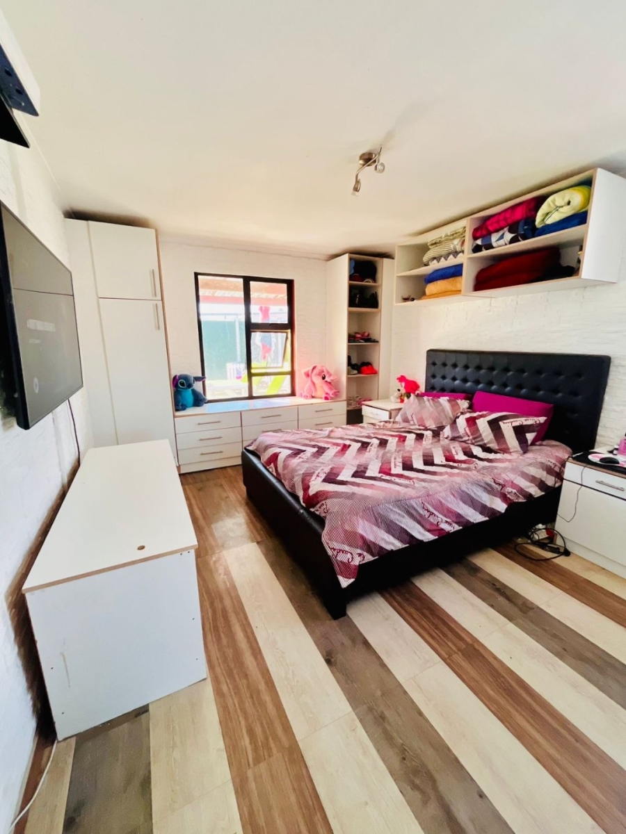 4 Bedroom Property for Sale in Wavecrest Western Cape